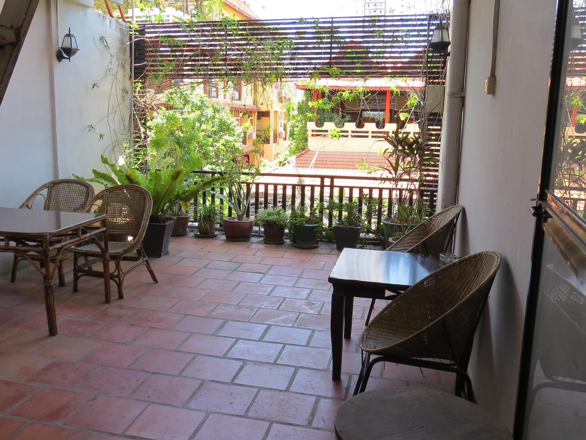 Goldie Guesthouse Phnom Penh Exterior foto