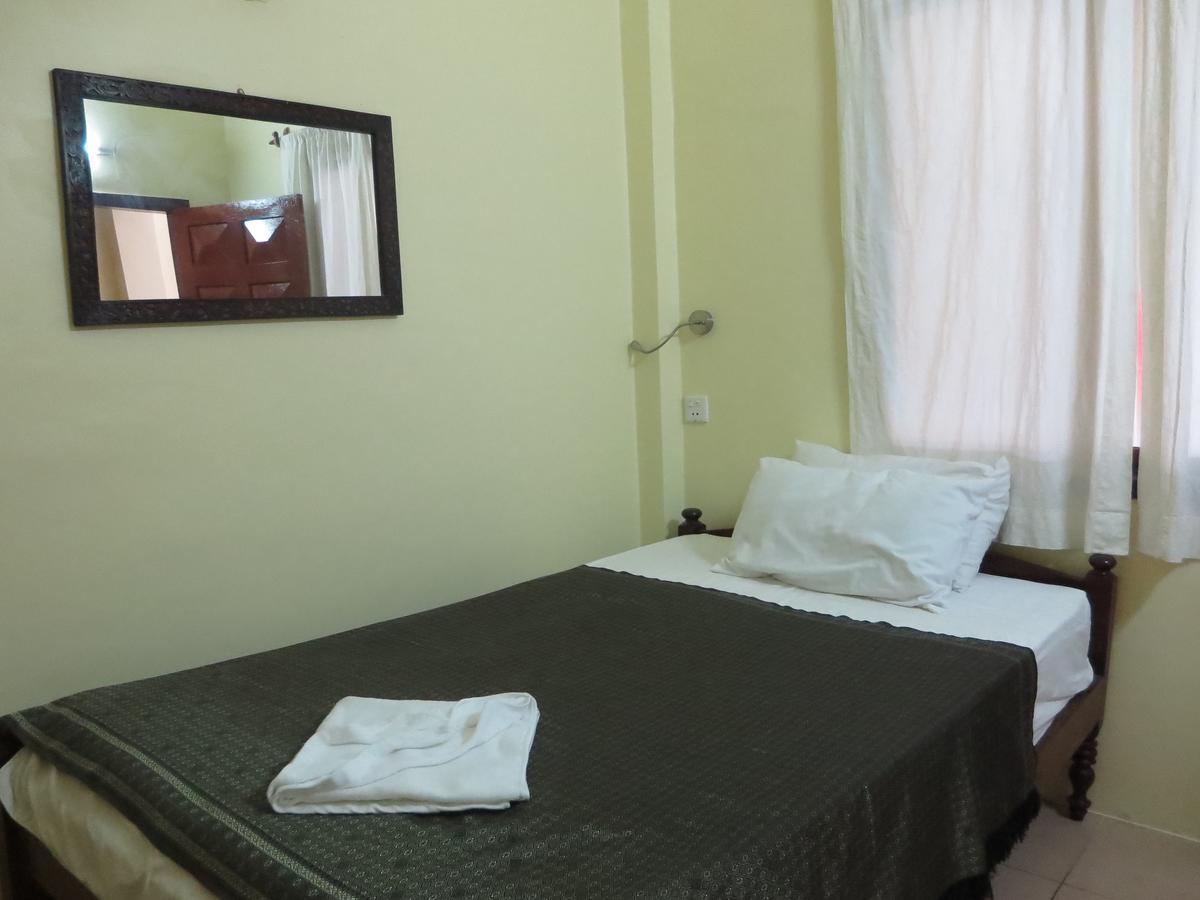 Goldie Guesthouse Phnom Penh Exterior foto