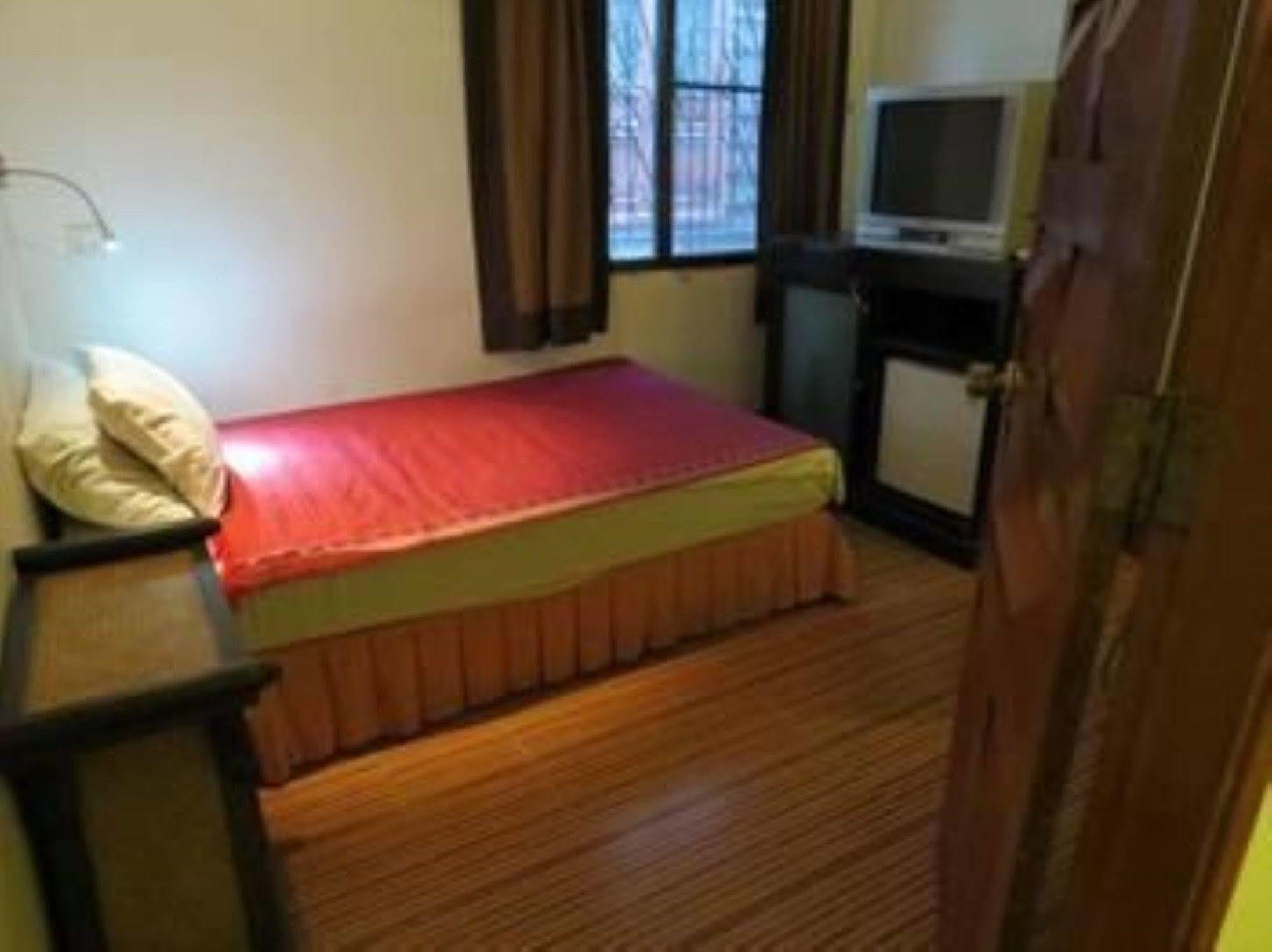 Goldie Guesthouse Phnom Penh Exterior foto