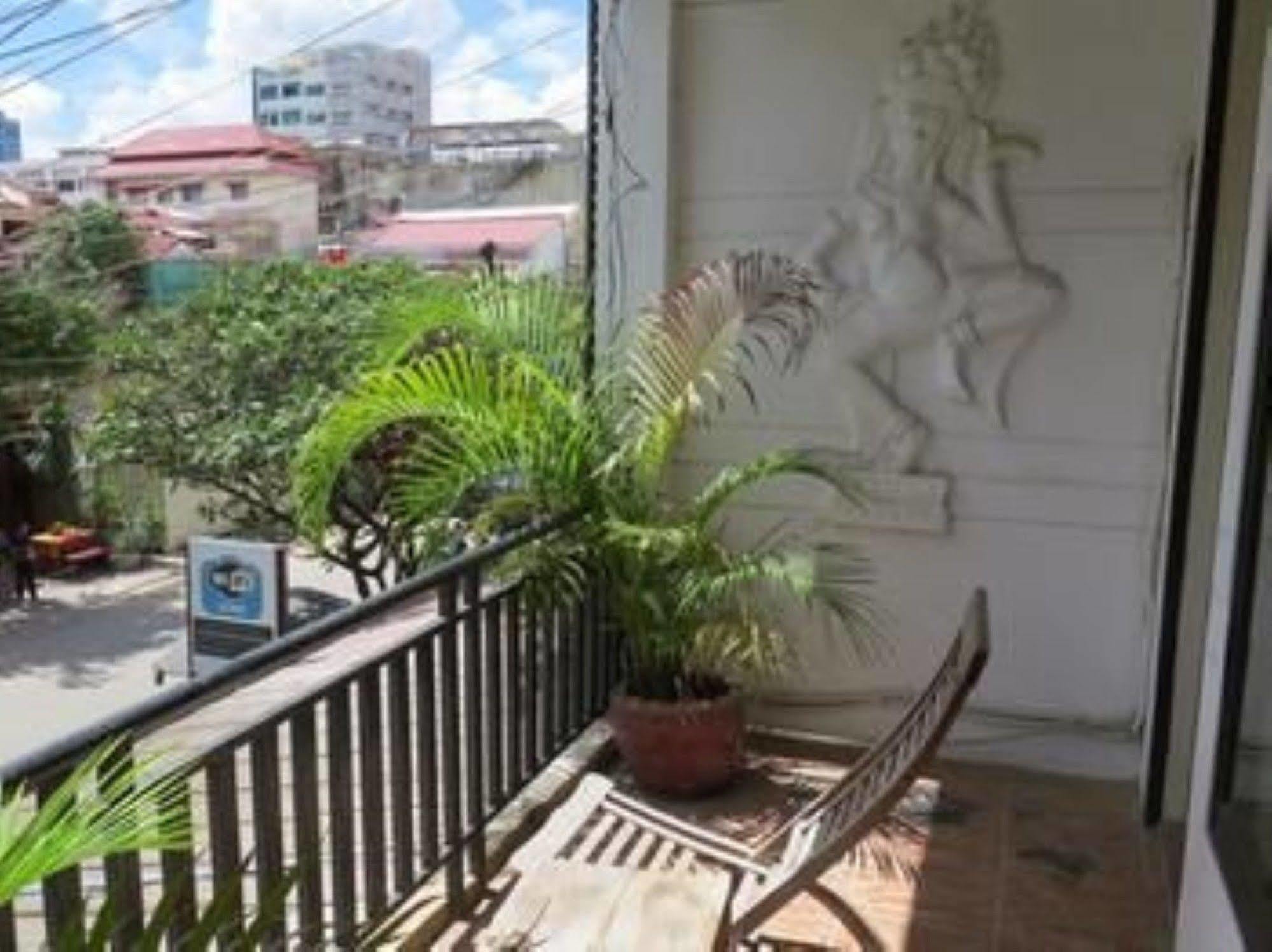 Goldie Guesthouse Phnom Penh Exterior foto