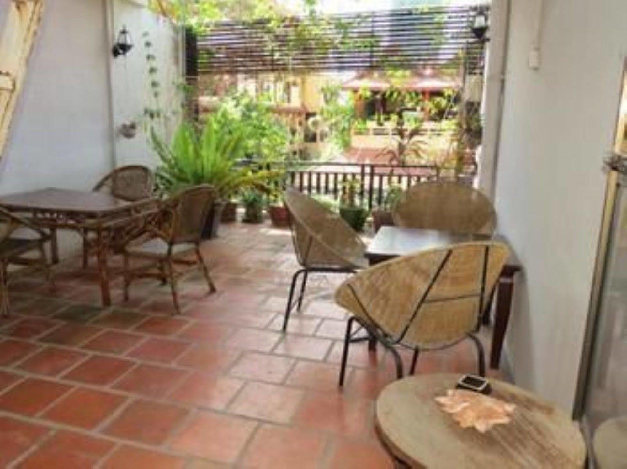 Goldie Guesthouse Phnom Penh Exterior foto